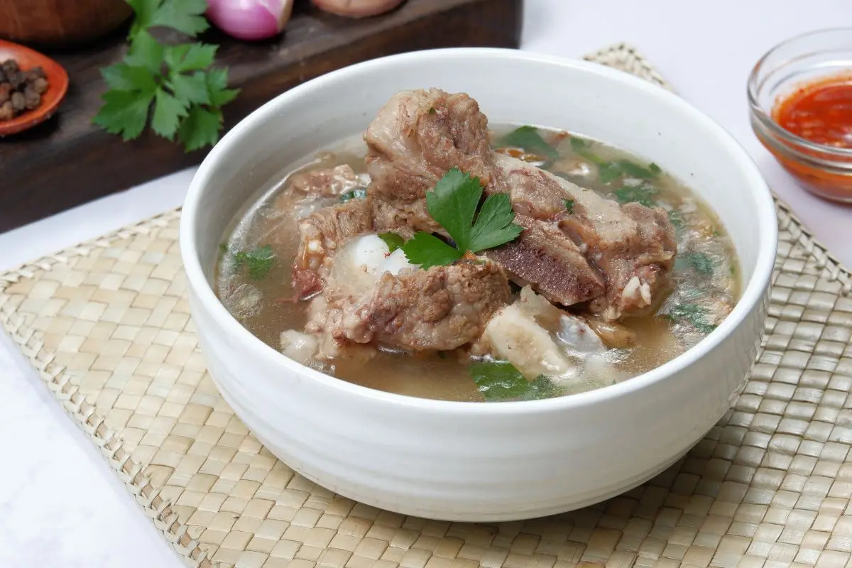 beef soup bones with meat